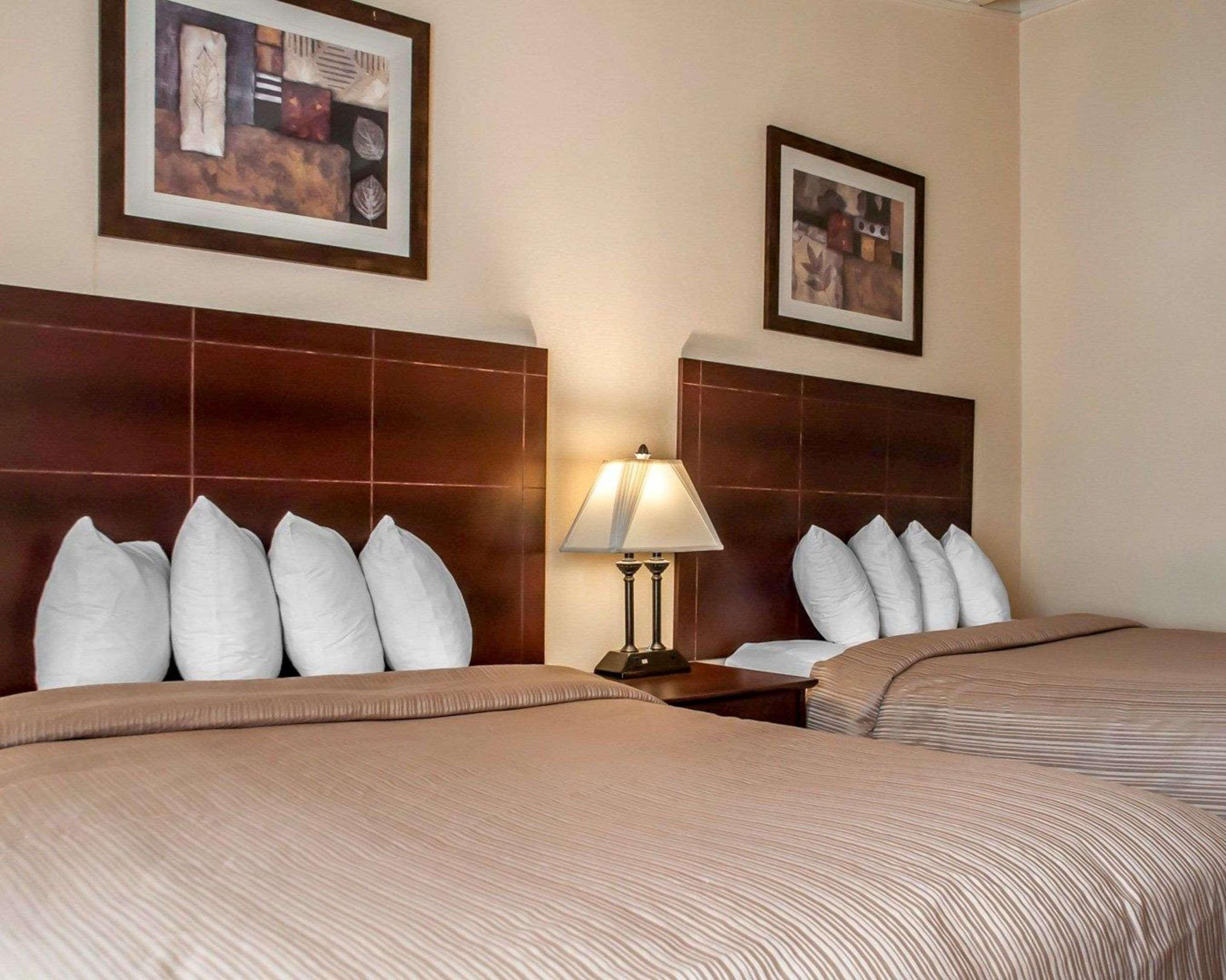 Quality Inn Airport Cheektowaga Bagian luar foto