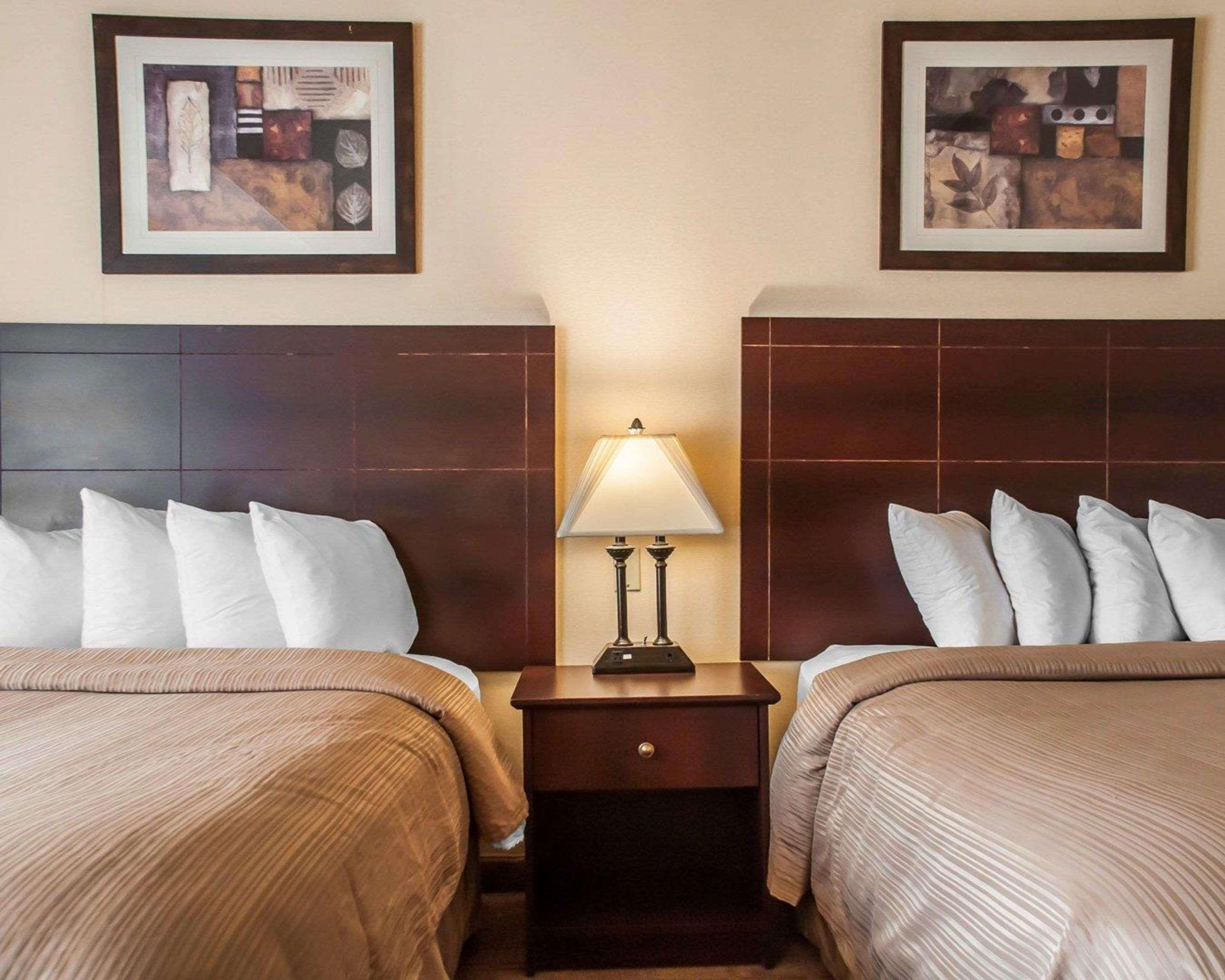 Quality Inn Airport Cheektowaga Bagian luar foto