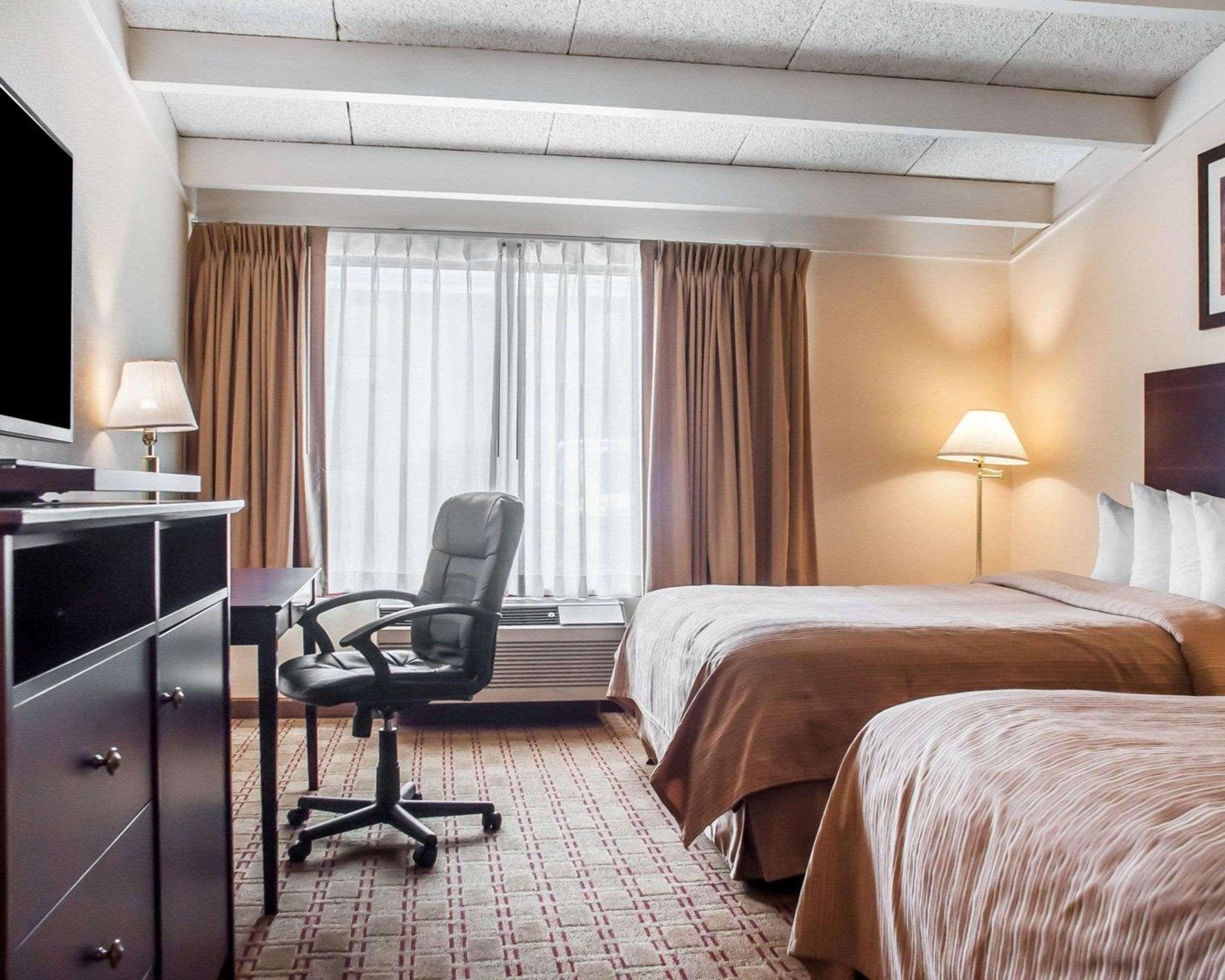 Quality Inn Airport Cheektowaga Bagian luar foto