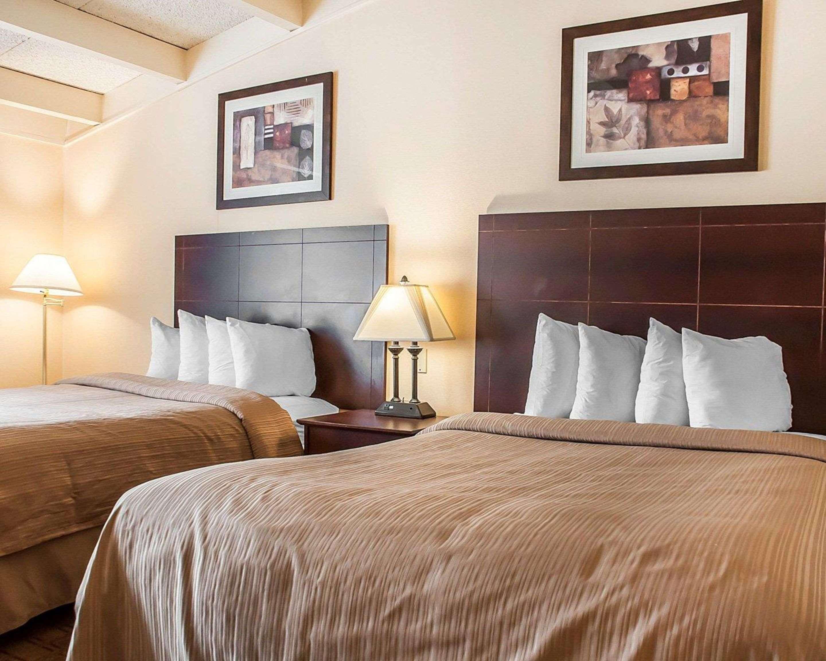 Quality Inn Airport Cheektowaga Bagian luar foto