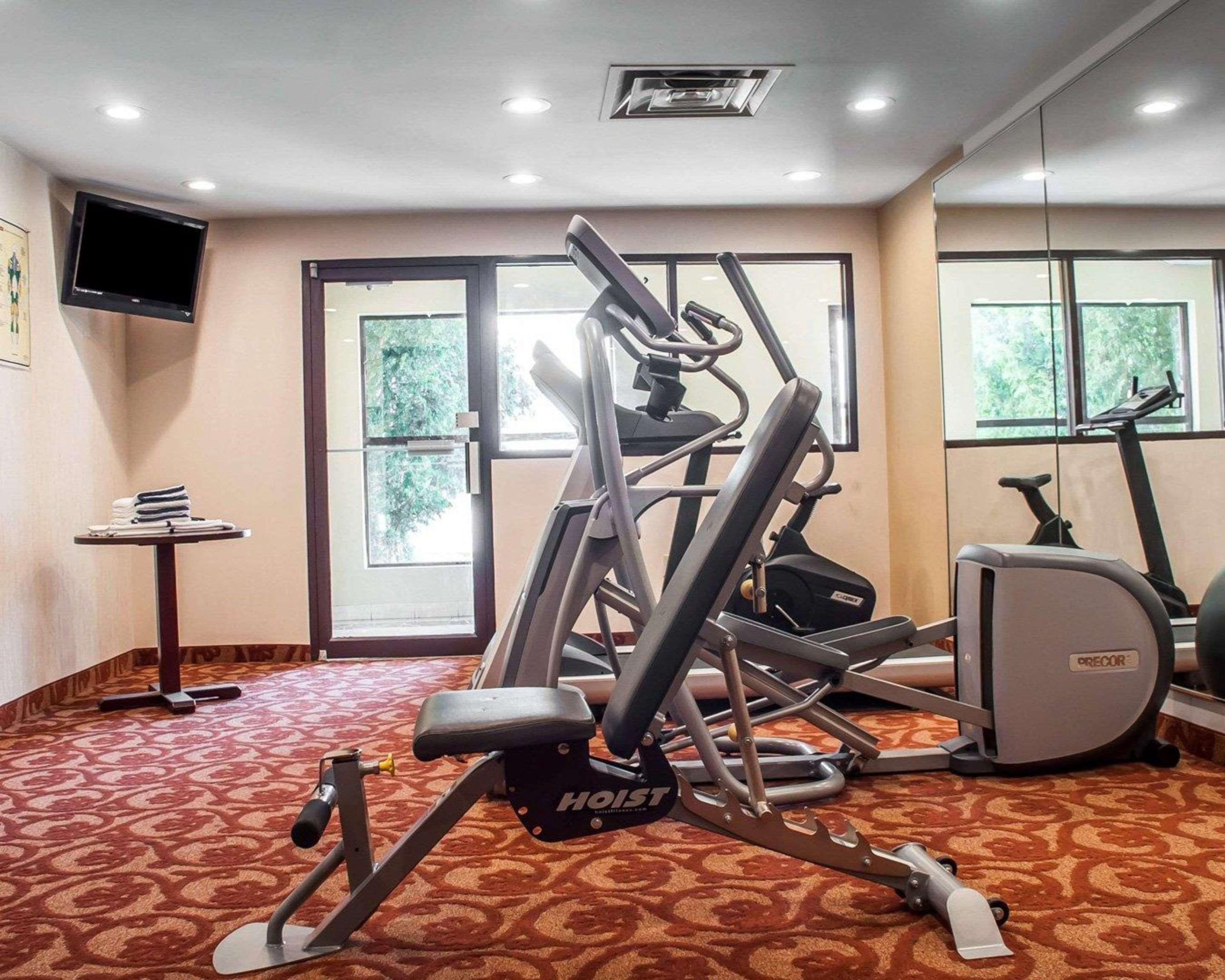 Quality Inn Airport Cheektowaga Bagian luar foto