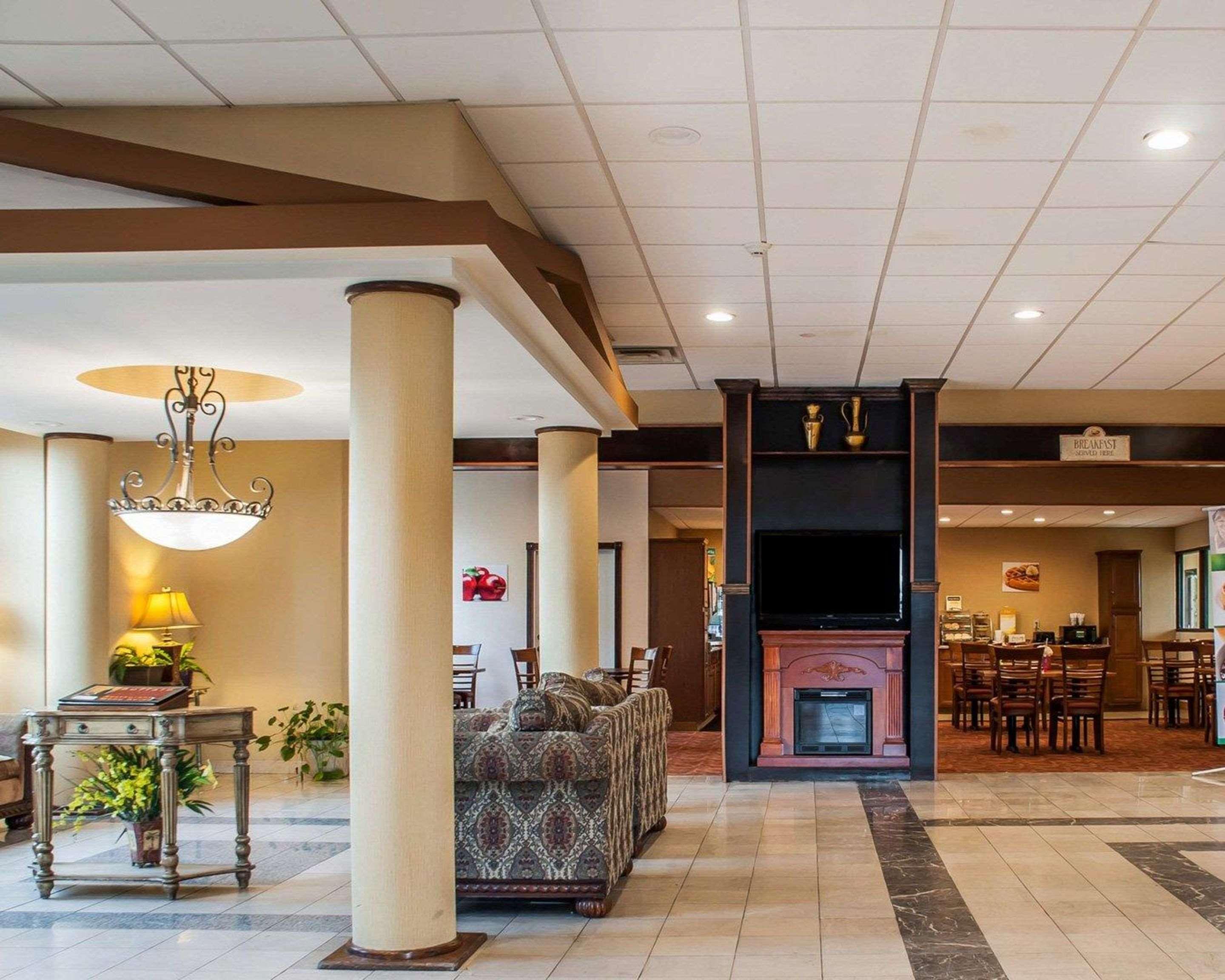 Quality Inn Airport Cheektowaga Bagian luar foto