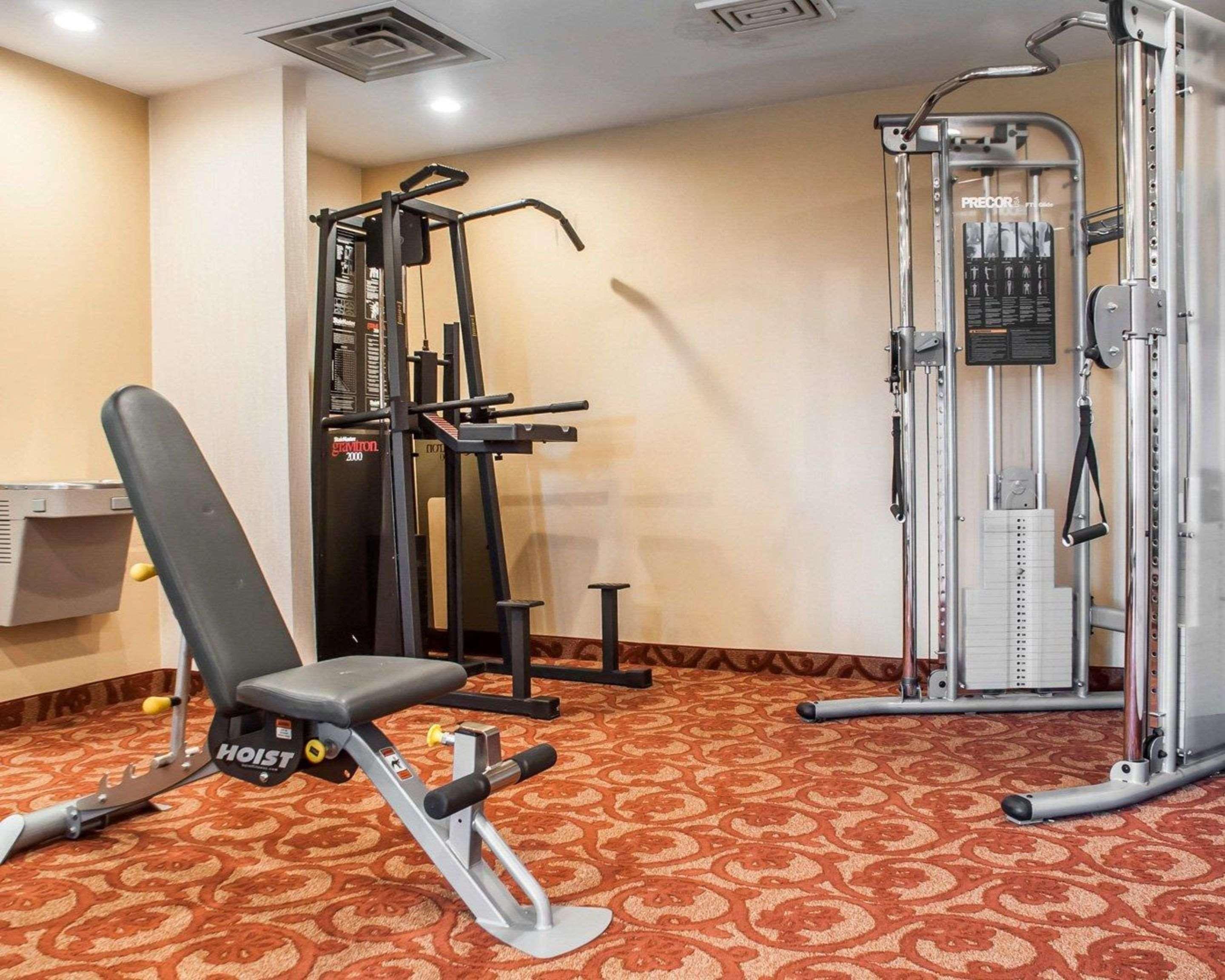 Quality Inn Airport Cheektowaga Bagian luar foto