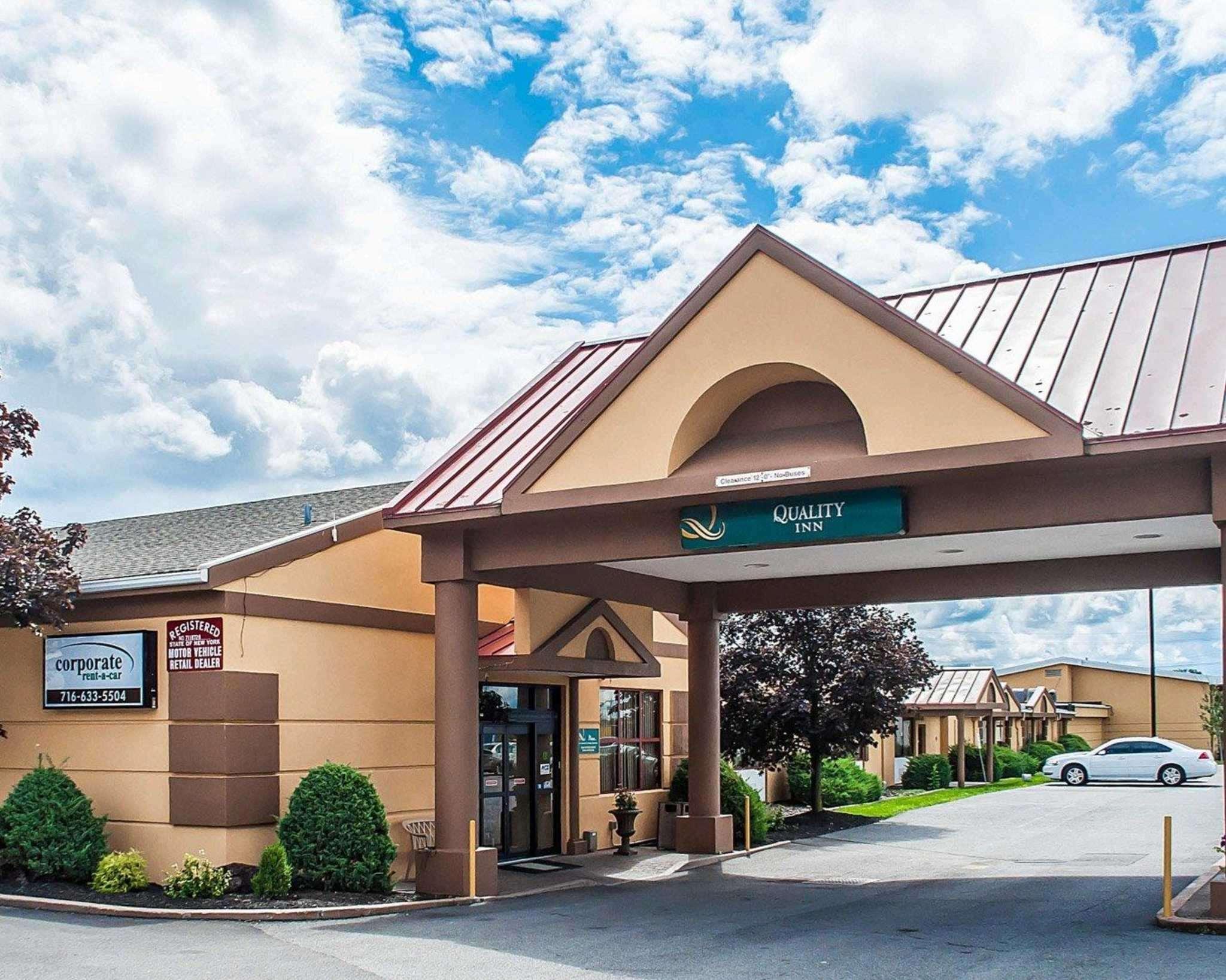 Quality Inn Airport Cheektowaga Bagian luar foto