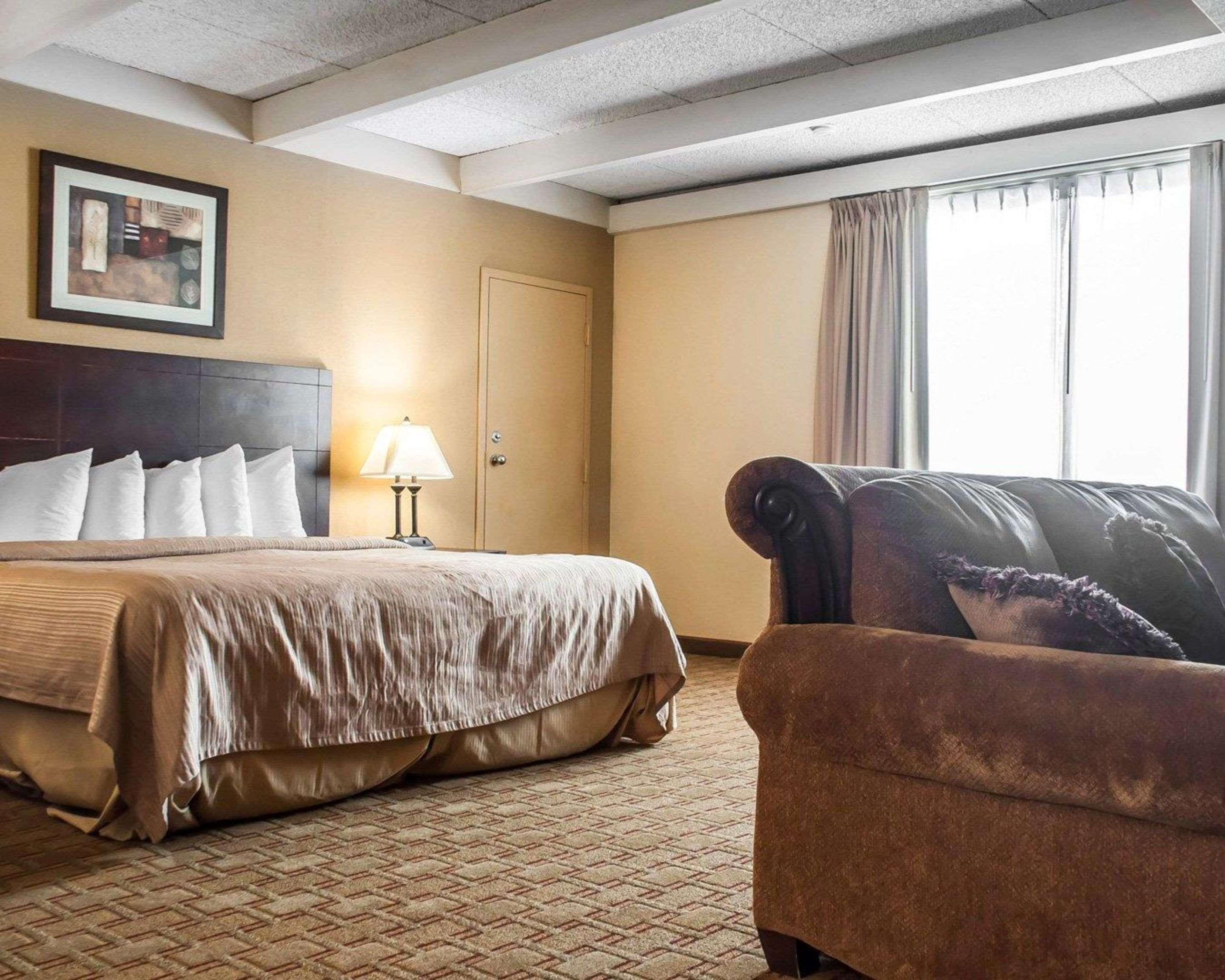 Quality Inn Airport Cheektowaga Bagian luar foto