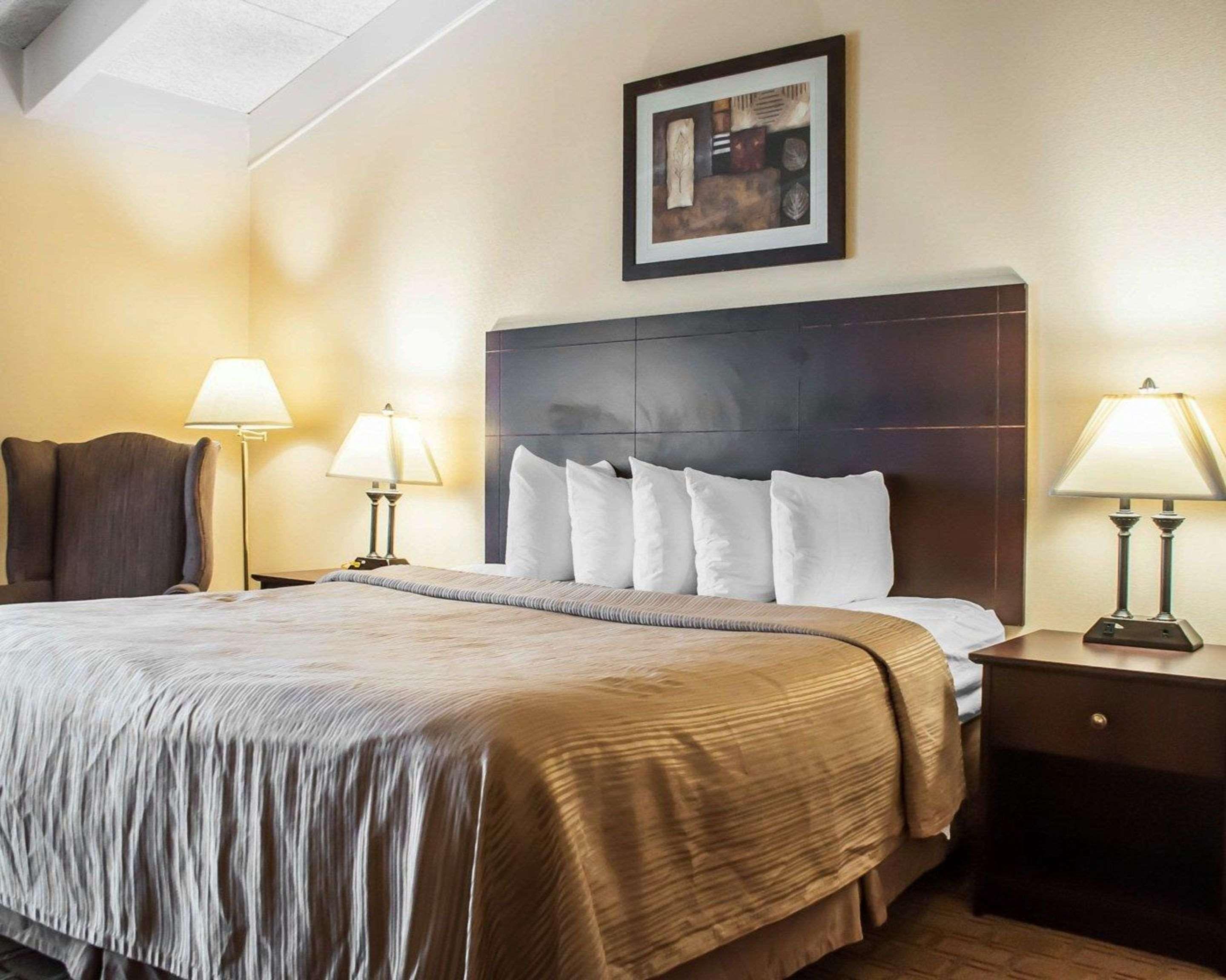 Quality Inn Airport Cheektowaga Bagian luar foto