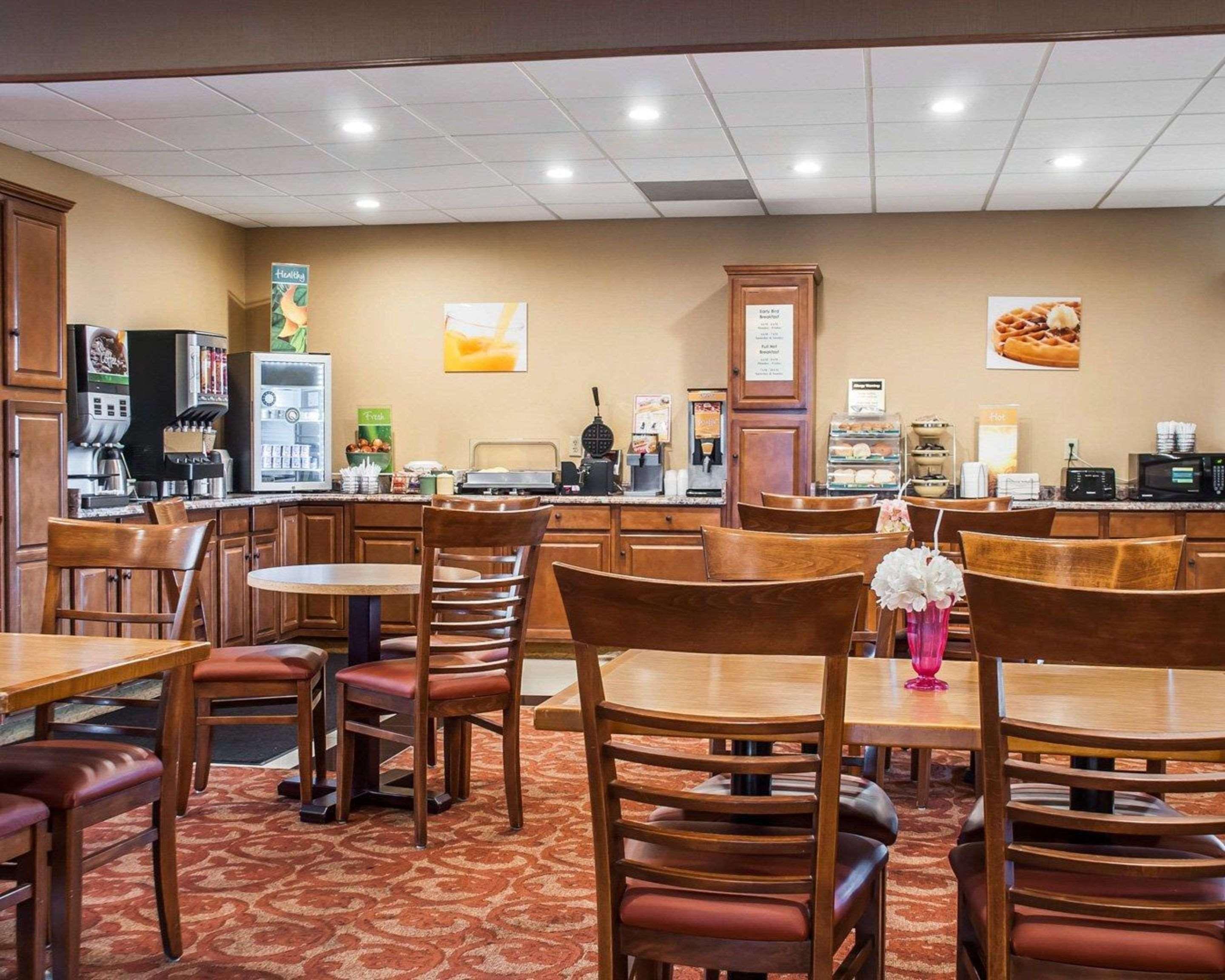 Quality Inn Airport Cheektowaga Bagian luar foto
