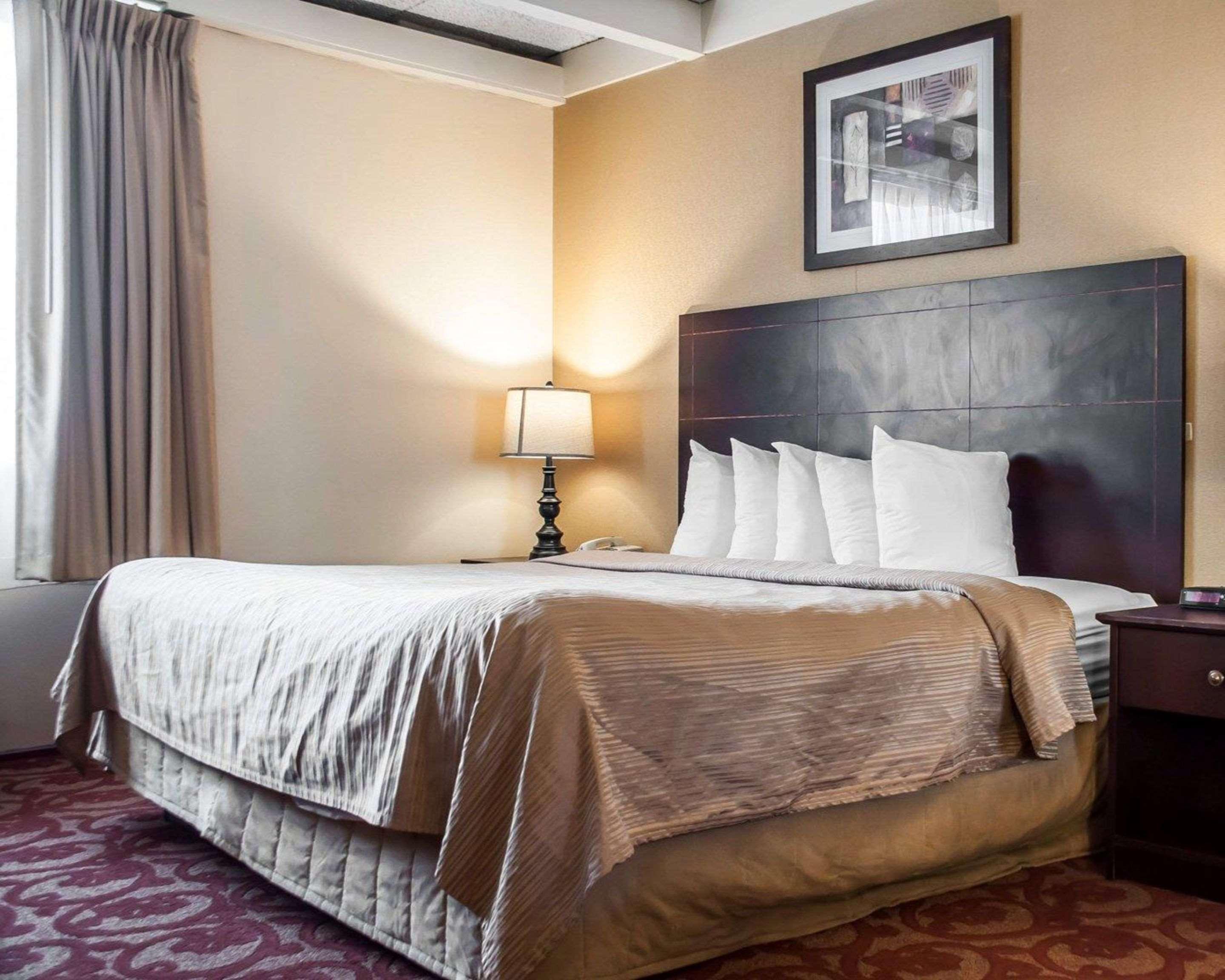 Quality Inn Airport Cheektowaga Bagian luar foto