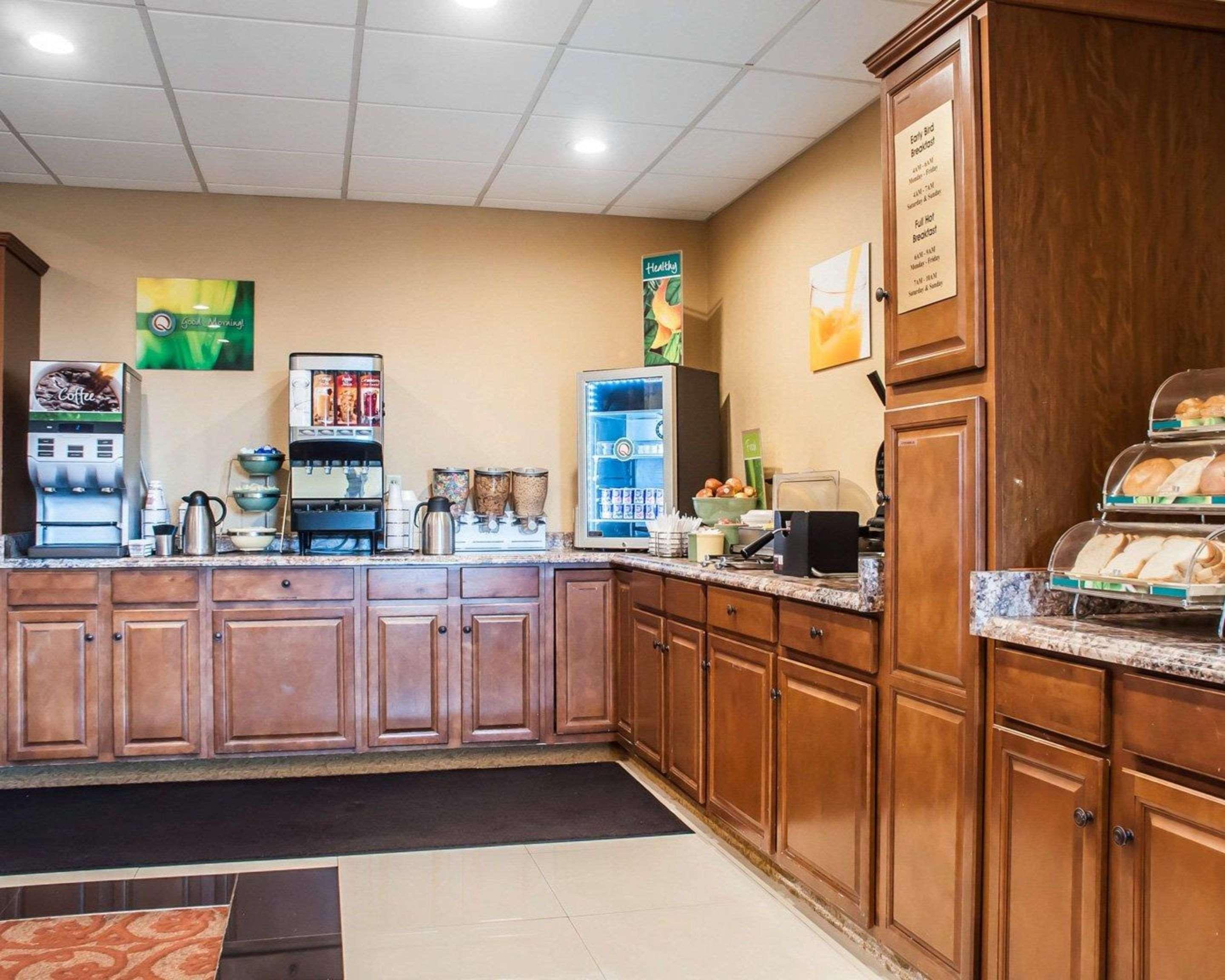 Quality Inn Airport Cheektowaga Bagian luar foto
