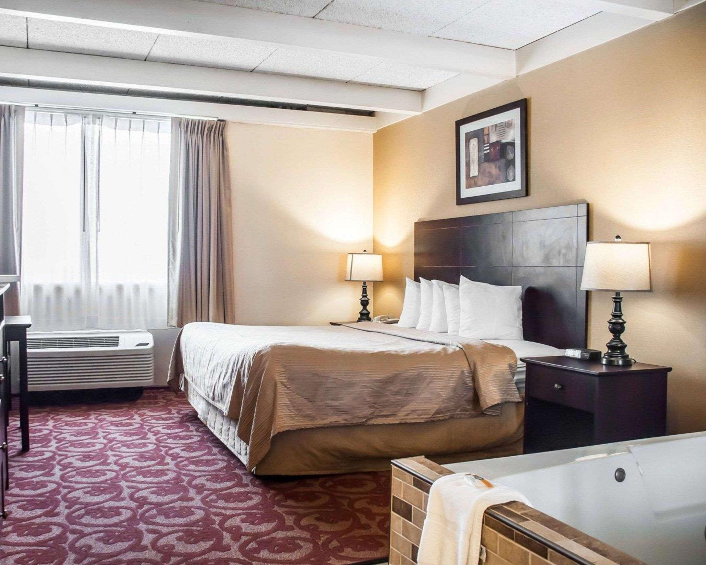Quality Inn Airport Cheektowaga Bagian luar foto