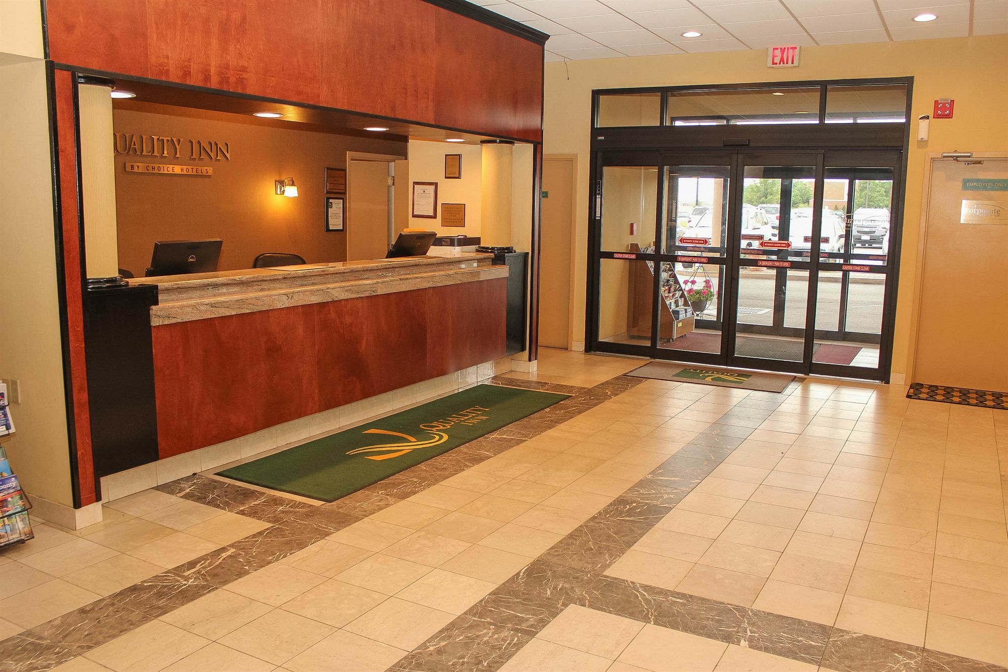 Quality Inn Airport Cheektowaga Bagian luar foto