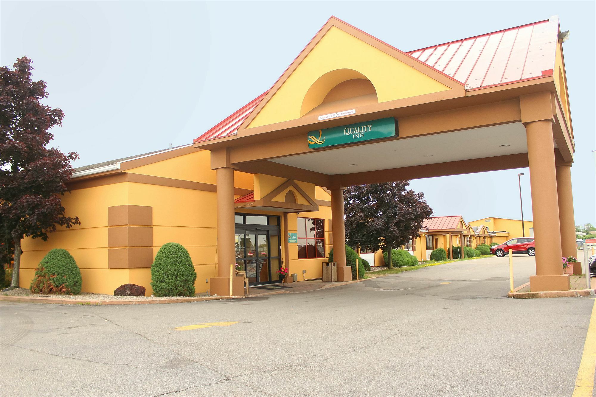 Quality Inn Airport Cheektowaga Bagian luar foto