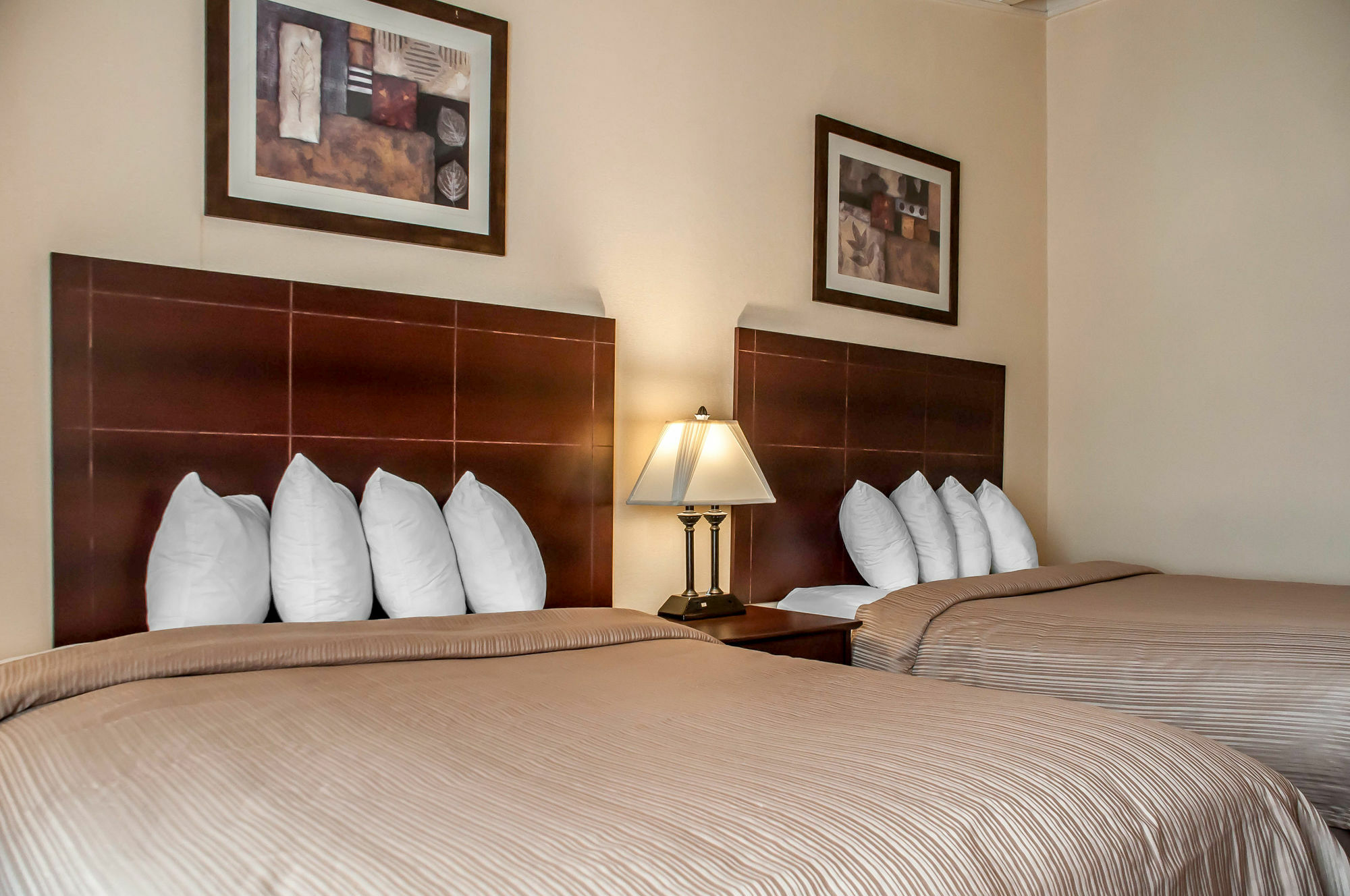 Quality Inn Airport Cheektowaga Bagian luar foto