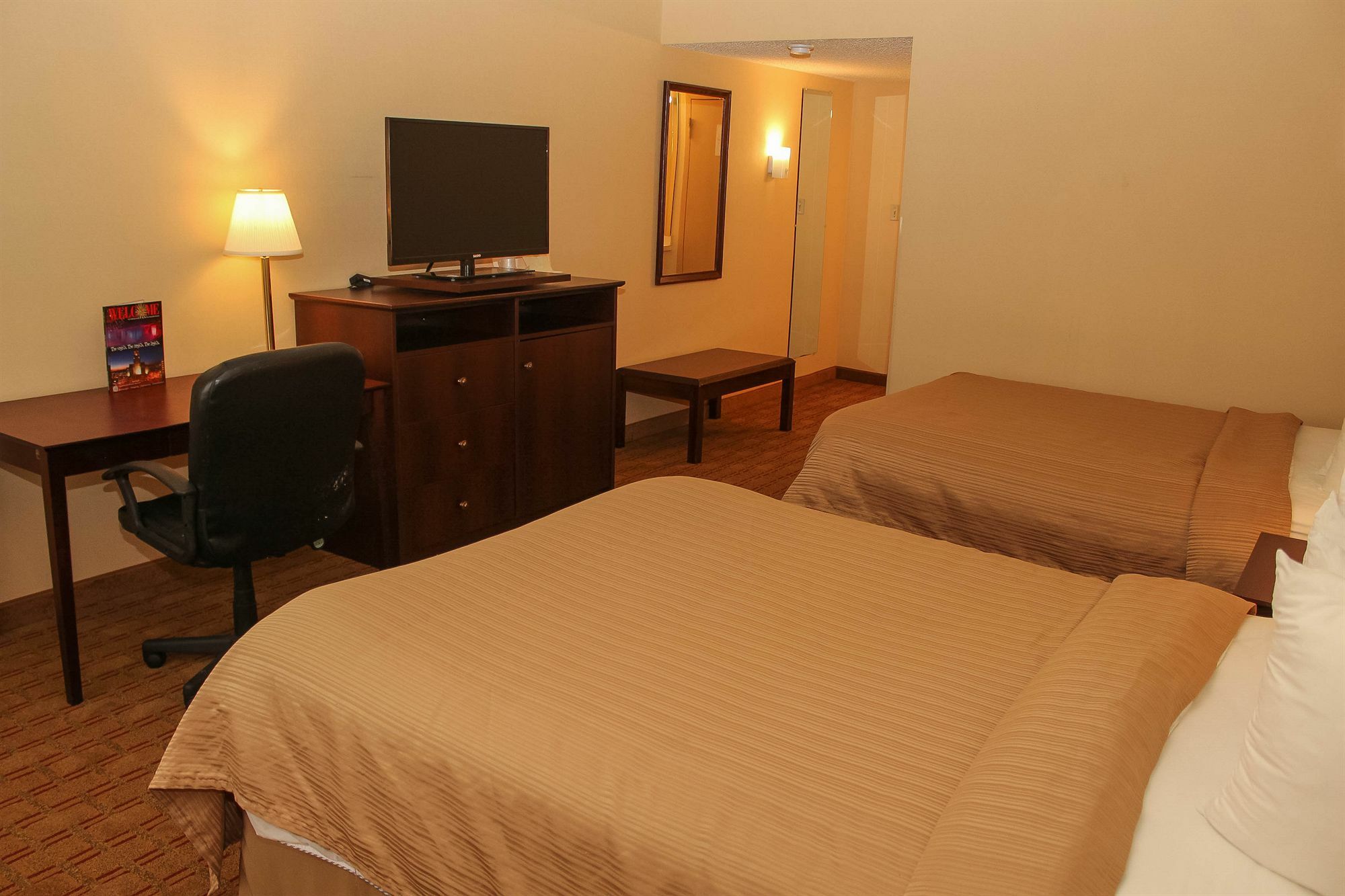 Quality Inn Airport Cheektowaga Bagian luar foto